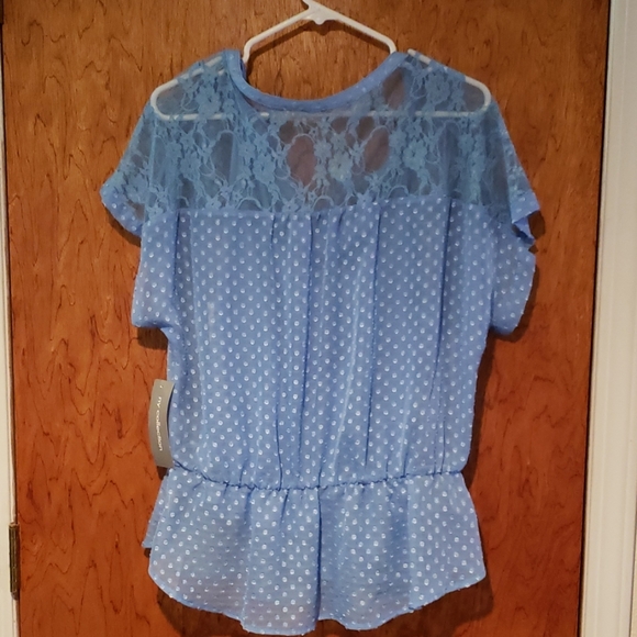 Women's blouse - Picture 2 of 8